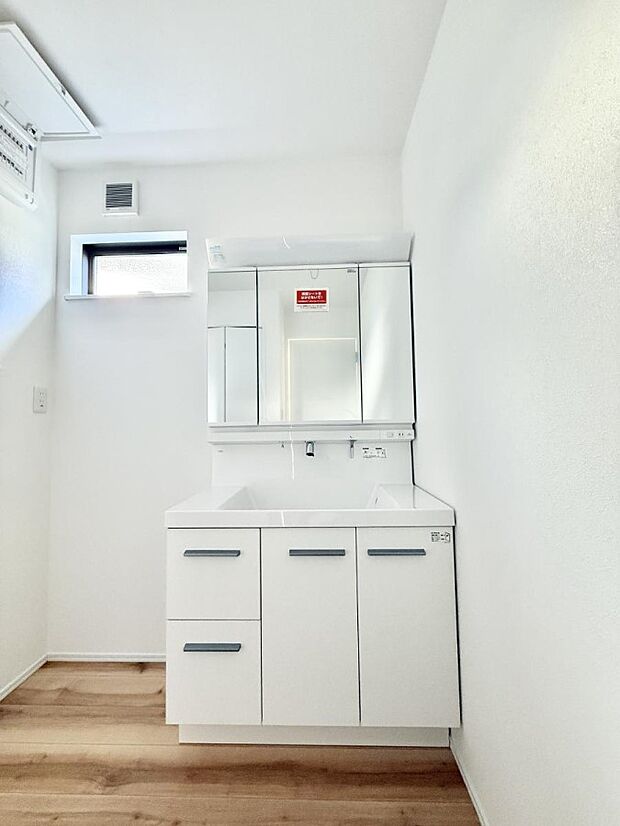 【洗面台・洗面所】■家族みんなが使いやすい配置です