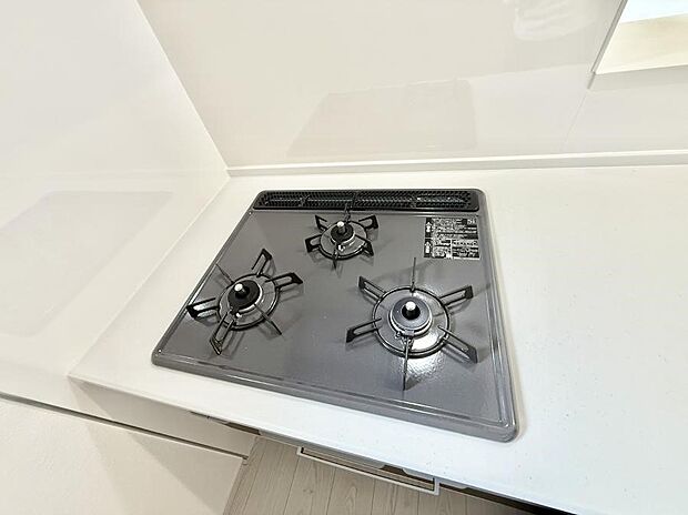 【3口ガスコンロ】■一度に多くの料理ができ便利で効率的