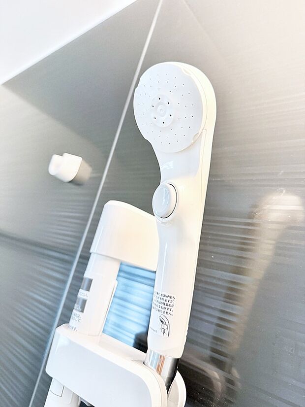 【止水シャワーヘッド】■わざわざシャワー水栓のレバーまで手を伸ばす必要がなく、簡単に止水できる