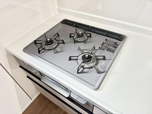 【3口ガスコンロ】■一度に多くの料理ができ便利で効率的