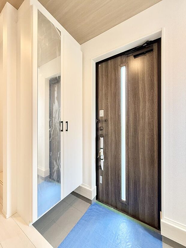 【玄関】■広々、綺麗な玄関でお客様をお出迎え!