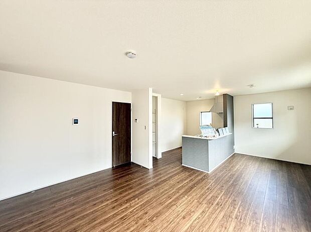 【リビング】■くつろぎと笑顔が集まる、心温まるリビング