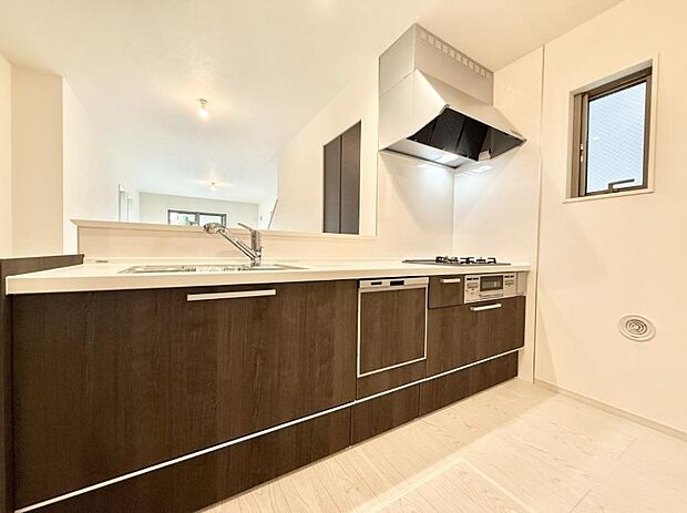 【キッチン】■広々キッチンでお子さんも一緒にお手伝いできます!