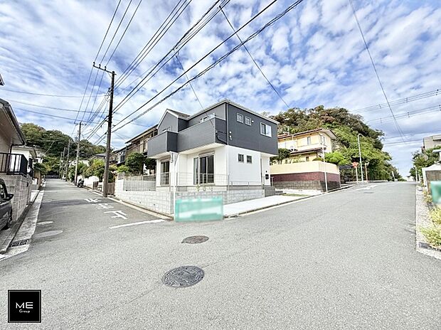 【前面道路含む現地写真】■優雅なラインが、毎日を引き立てます