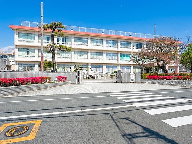 平塚市立春日野中学校(約25m・徒歩1分)