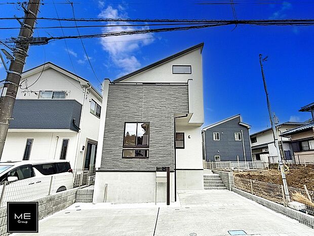 【現地外観写真】■暮らしを彩る充実した設備仕様が備わった住まい