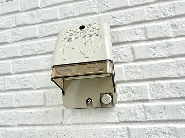 【屋外コンセント】■屋外に電源コンセントがあれば、高圧洗浄機で窓や外壁を掃除するなど便利です。