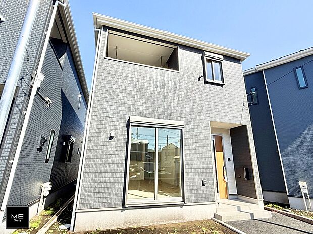 【現地外観写真】■暮らしを彩る充実した設備仕様が備わった住まい