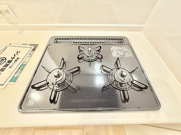 【3口ガスコンロ】■一度に多くの料理ができ便利で効率的