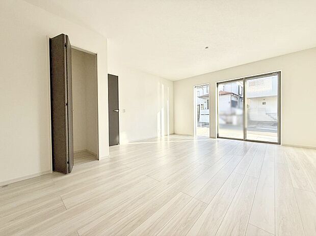 【ダイニング】■光と風を感じる、リラックスできる空間