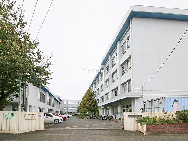 藤沢市立善行中学校(約1,300m・徒歩17分)