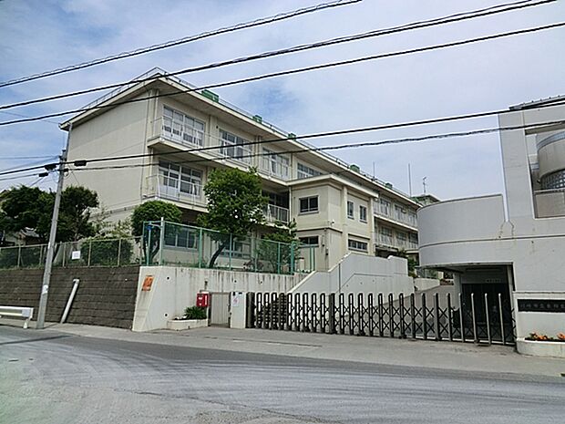 川崎市立東柿生小学校(約170m・徒歩3分)
