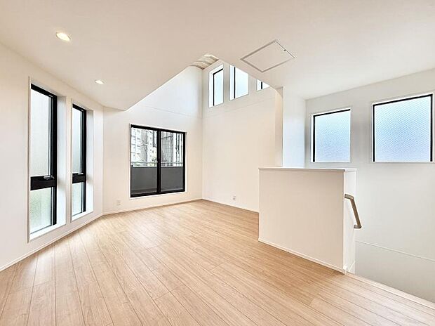 【リビング】■光と風を感じる、リラックスできる空間