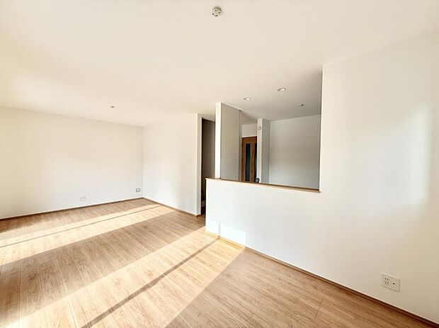 【リビング】■光と風を感じる、リラックスできる空間