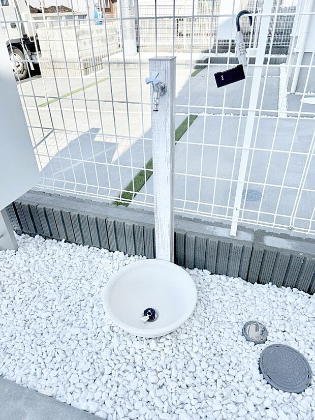 【その他現地】■ガーデニングや洗車などの際に大活躍な屋外立水栓