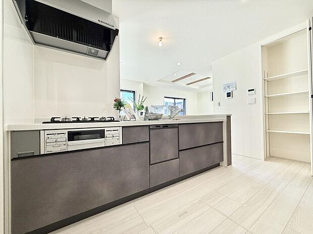 【ダイニングキッチン】■キレイに片付く、使いやすいキッチン