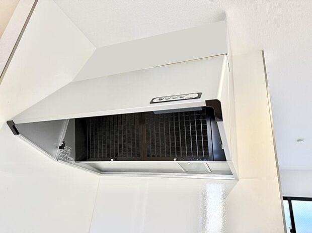 【その他設備】■調理時の蒸気や匂いが換気扇に誘導され、効率的に排煙ができます。