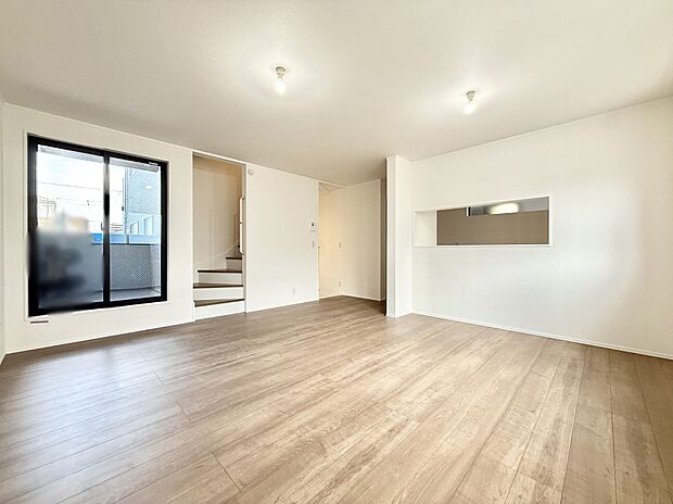 【リビング】■光と風を感じる、リラックスできる空間