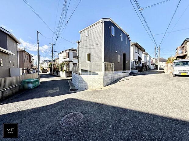 【前面道路含む現地写真】■優雅なラインが、毎日を引き立てます