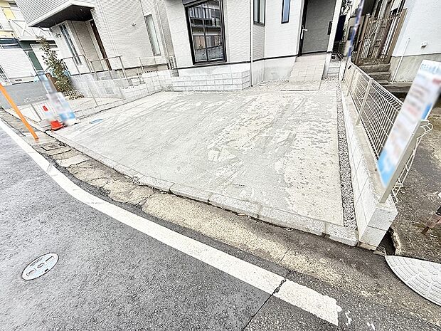 【駐車場】■自宅にある駐車スペースなので安心ですね