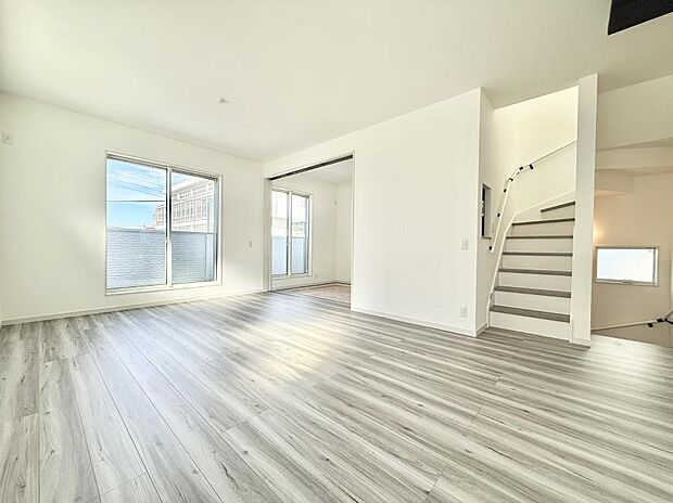 【リビング】■光と風を感じる、リラックスできる空間