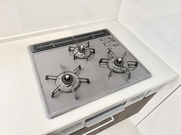 【3口ガスコンロ】■一度に多くの料理ができ便利で効率的