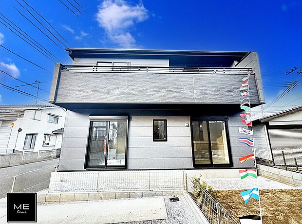 【現地外観写真】■暮らしを彩る充実した設備仕様が備わった住まい