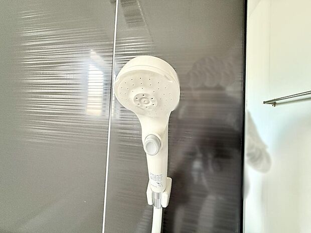 【止水シャワーヘッド】■わざわざシャワー水栓のレバーまで手を伸ばす必要がなく、簡単に止水できる