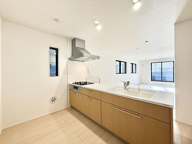 【キッチン】■家族の絆を深める、温もりのあるキッチン