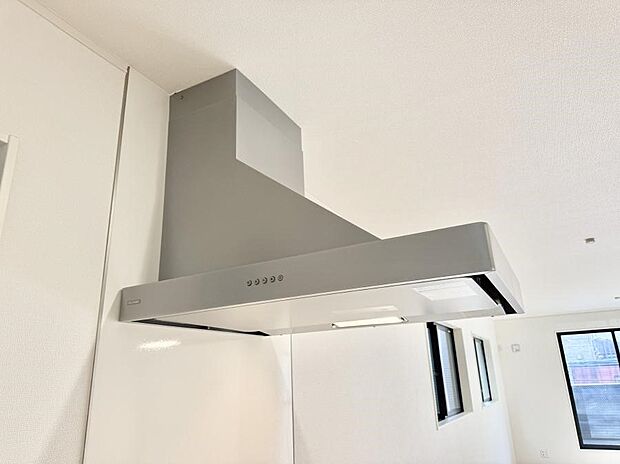 【レンジフード】■調理時の蒸気や匂いが換気扇に誘導され、効率的に排煙ができます。