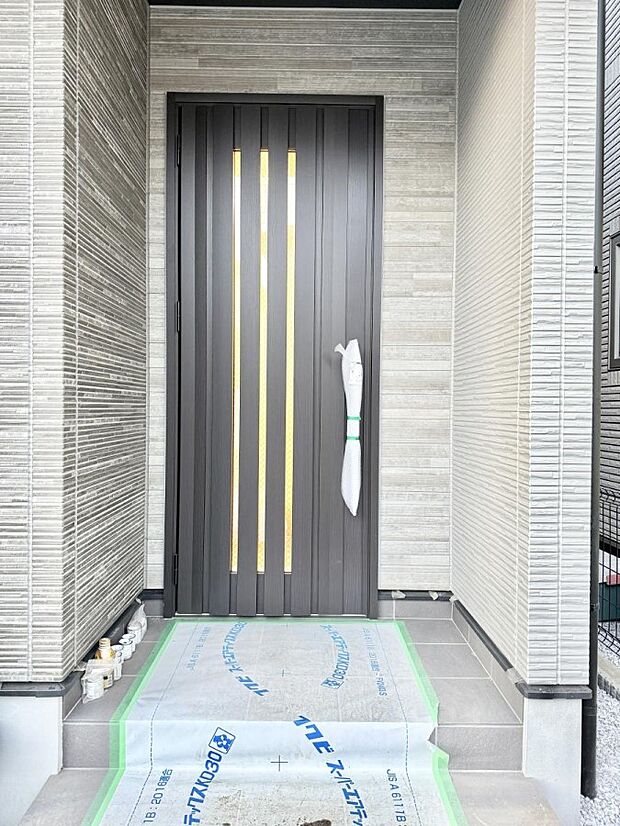 【玄関】■ 帰るたびにホッとする、安心感のある佇まい