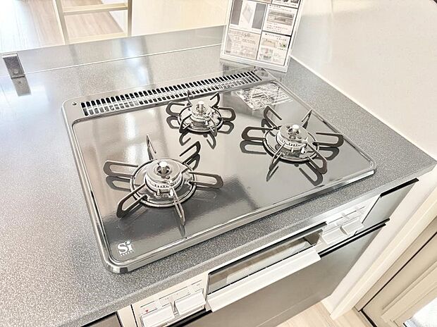 【3口ガスコンロ】■一度に多くの料理ができ便利で効率的