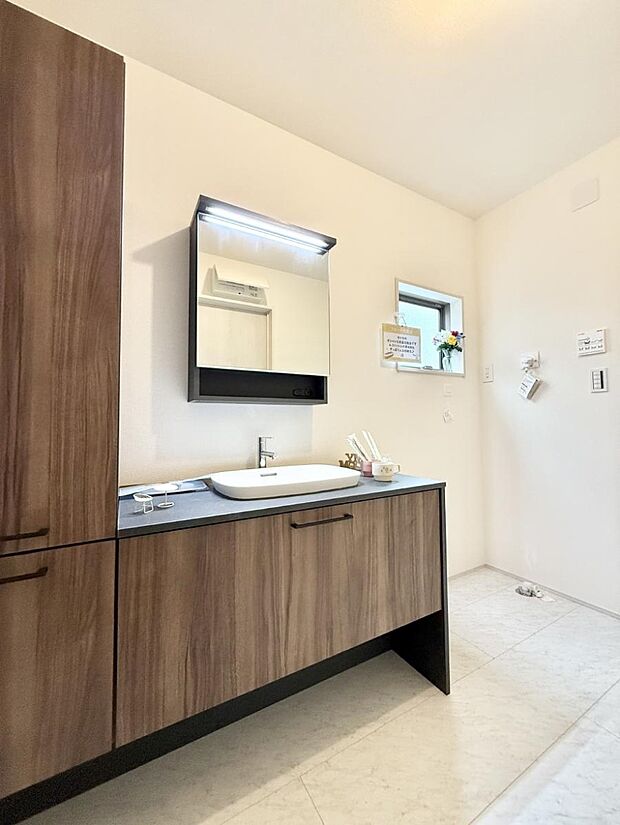 【洗面台・洗面所】■家族みんなが使いやすい配置です