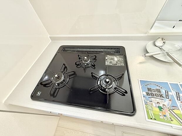 【3口ガスコンロ】■複数の鍋が同時に使えますね