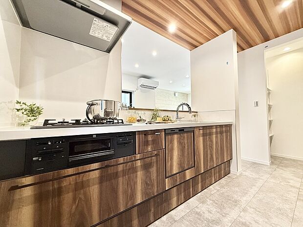 【キッチン】■シンプルで機能的、毎日使いやすいキッチン