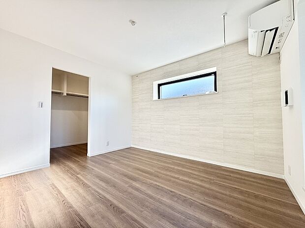 【リビング以外の居室】■落ち着いた色合いのお部屋で穏やかな時間を楽しめます