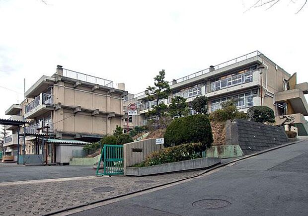 横浜市立岡津中学校（約1,280m・徒歩16分）