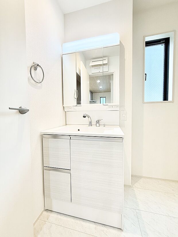 【洗面台・洗面所】■明るい洗面所は毎朝の歯磨きも楽しくできちゃいそうです♪