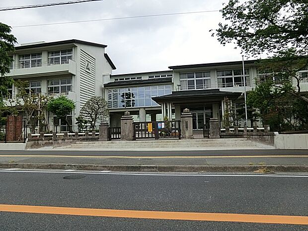 秦野市立本町小学校（約2,600m・徒歩33分）