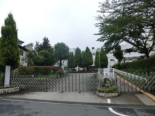 多摩市立連光寺小学校(約1,120m・徒歩14分)