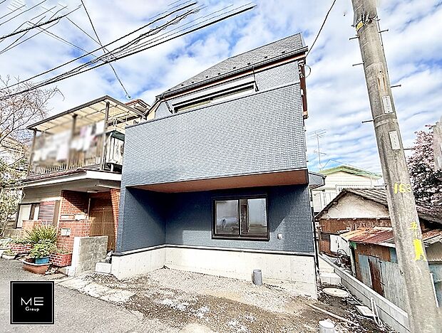 【現地外観写真】■暮らしを彩る充実した設備仕様が備わった住まい