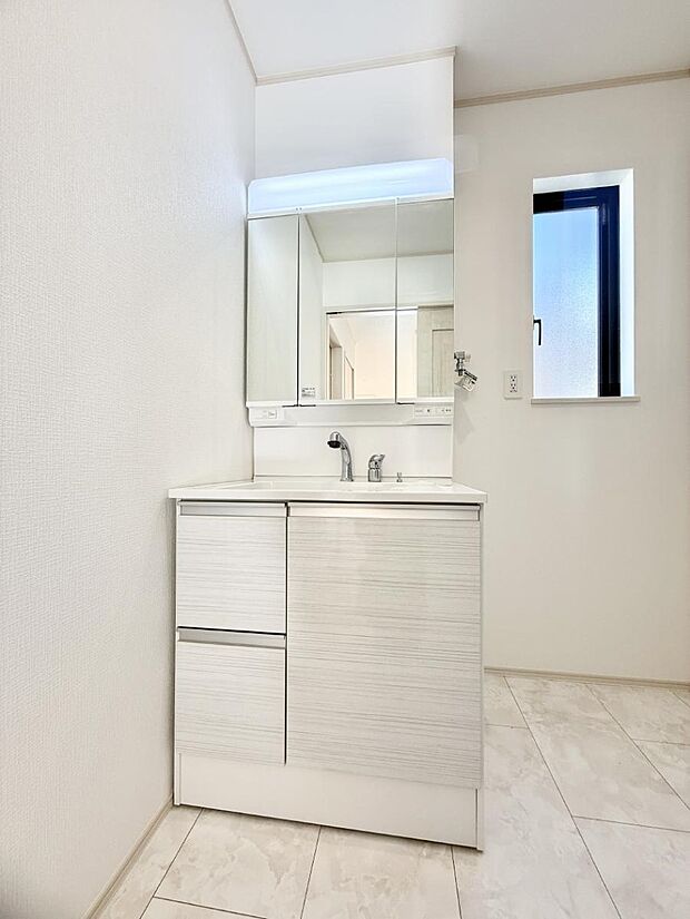 【洗面台・洗面所】■明るい洗面所は毎朝の歯磨きも楽しくできちゃいそうです♪