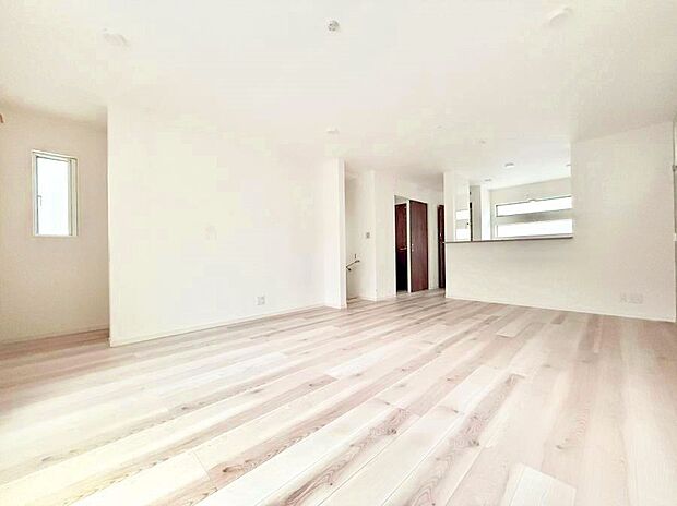 【リビング】■家族の時間を彩る、快適で癒される空間