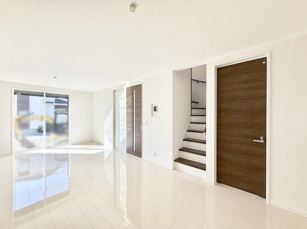 【ダイニング】■ふとした瞬間に幸せを感じる、心地よい場所