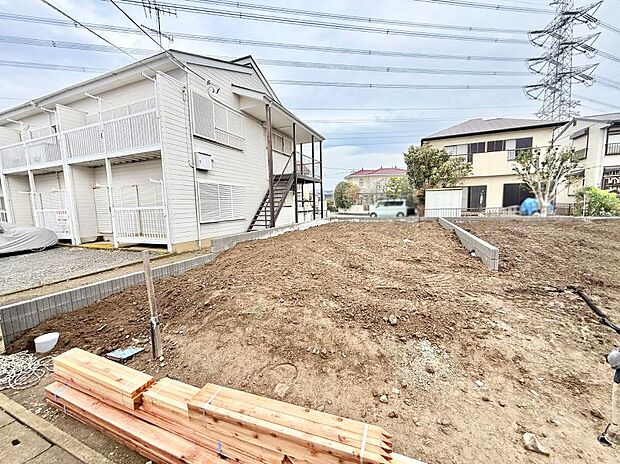 【現地外観写真】■暮らしを彩る充実した設備仕様が備わった住まい