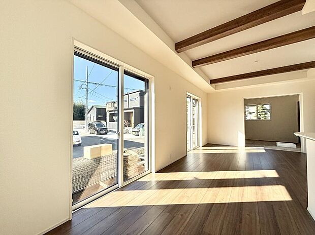 【リビング】■くつろぎと笑顔が集まる、心温まるリビング