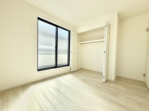 【リビング以外の居室】広いクローゼット、収納は多い方が嬉しいですね！  