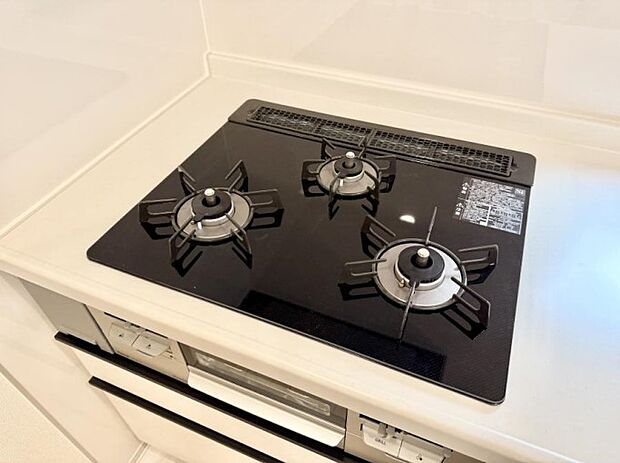 【3口ガスコンロ】■複数の鍋が同時に使えますね
