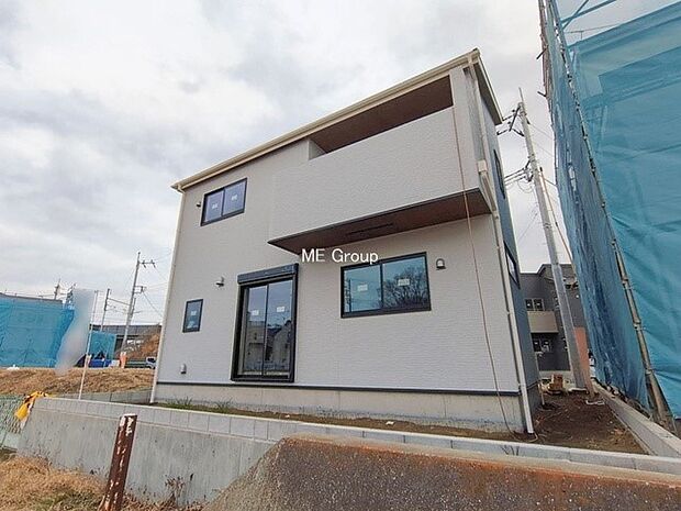 【現地外観写真】■暮らしを彩る充実した設備仕様が備わった住まい