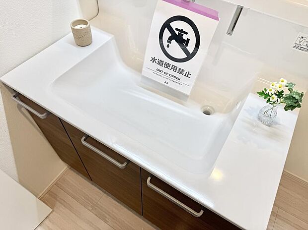 【ハンドシャワー付洗面台】■手洗いや顔を洗う時も快適に使える便利なシャワー